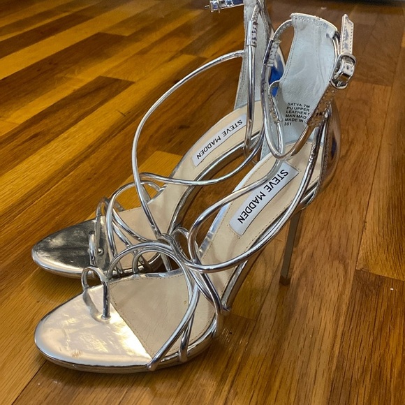 Steve Madden Women’s Silver Metallic Heels Size 7 - Picture 1 of 8